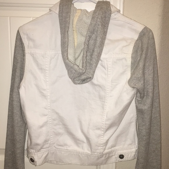 (NWT) White Denim Jacket w Gray Hood and Sleeves - Picture 2 of 3